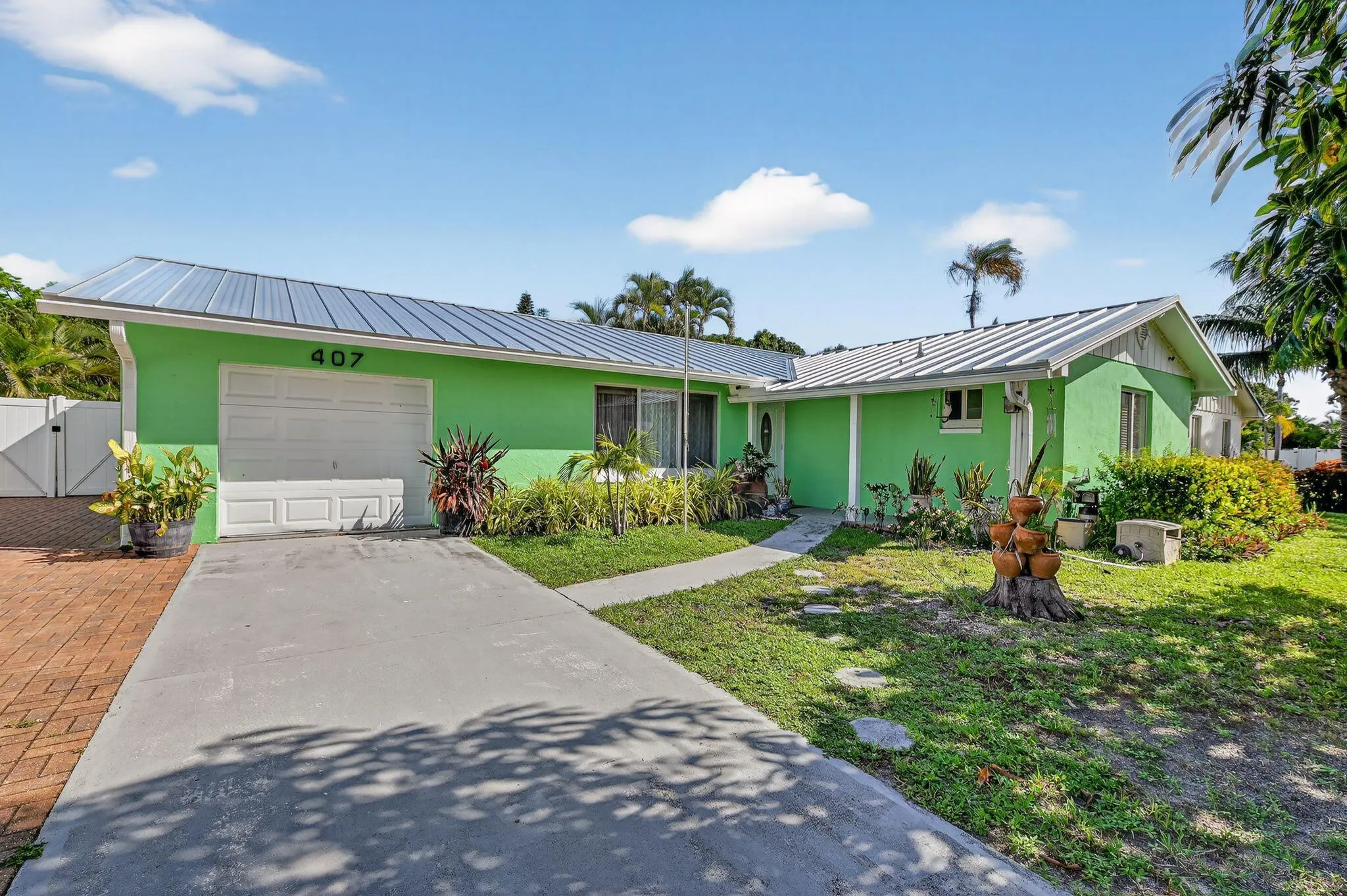 407 Highwood Circle