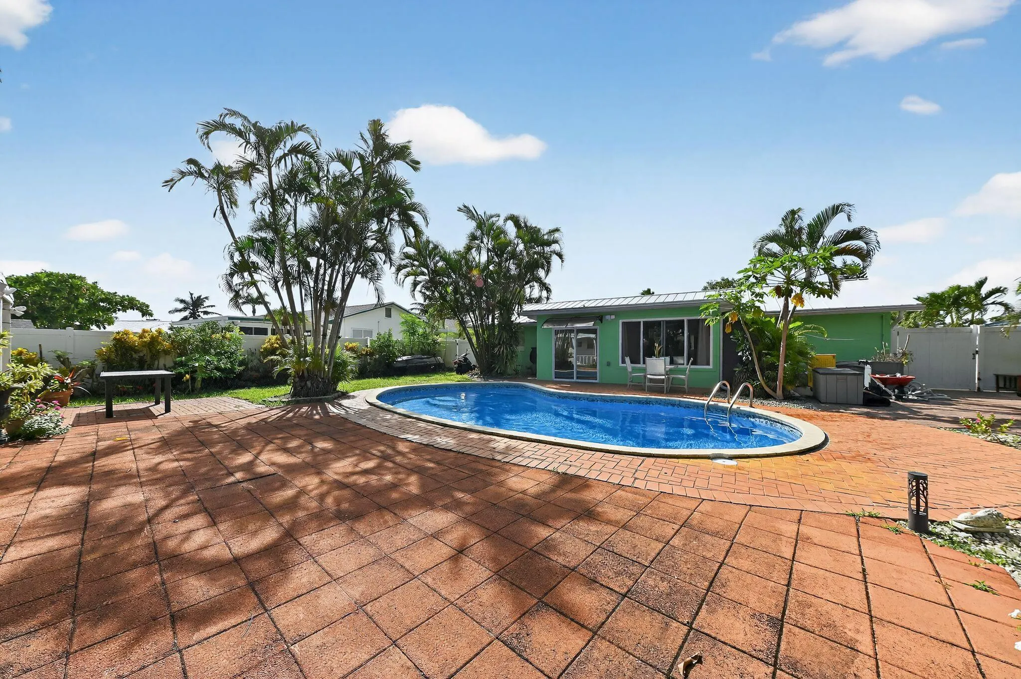 407 Highwood Circle