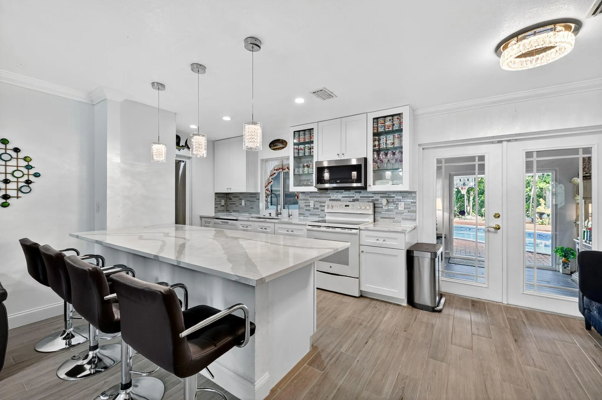 407 Highwood Circle