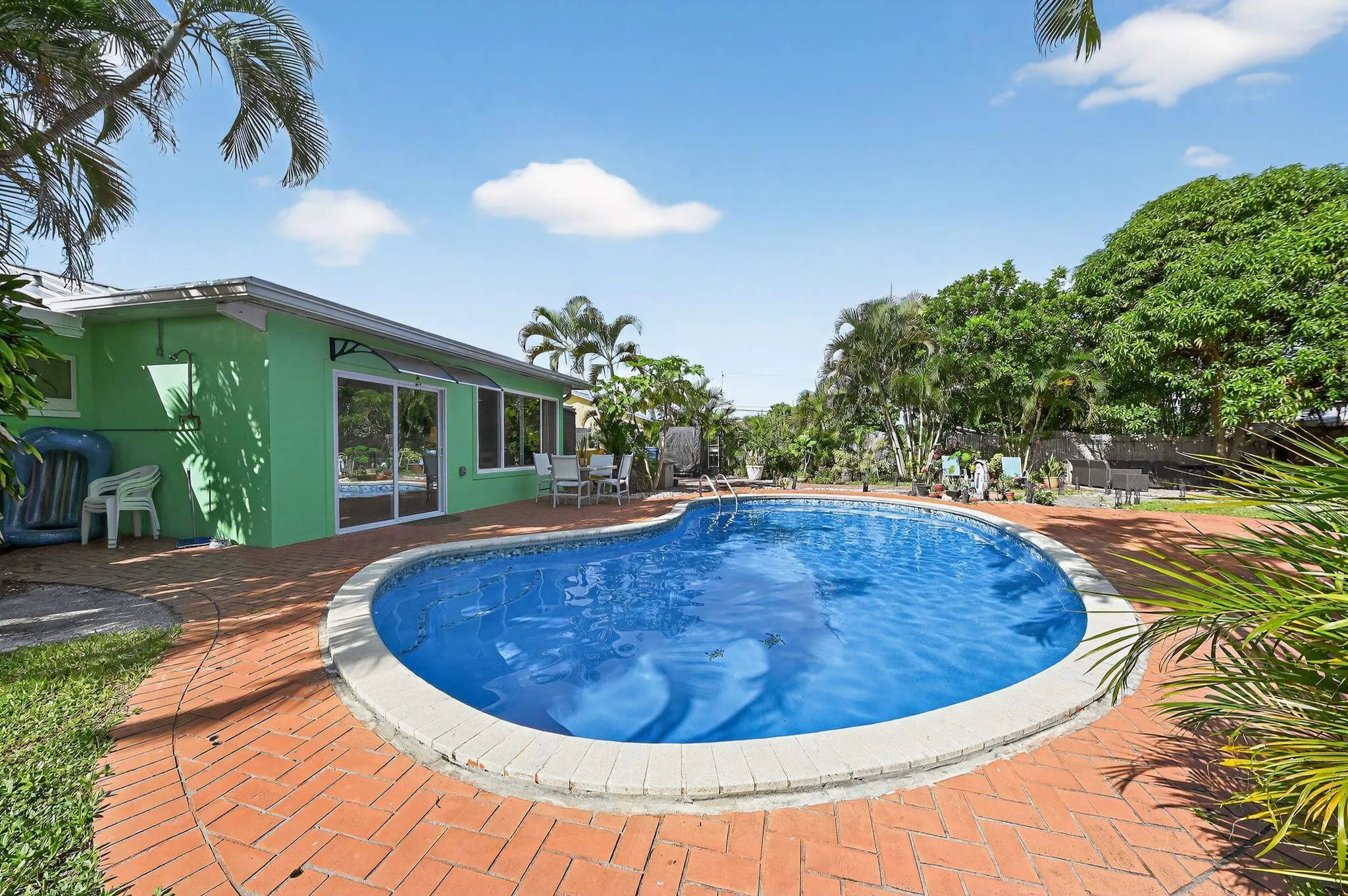 407 Highwood Circle