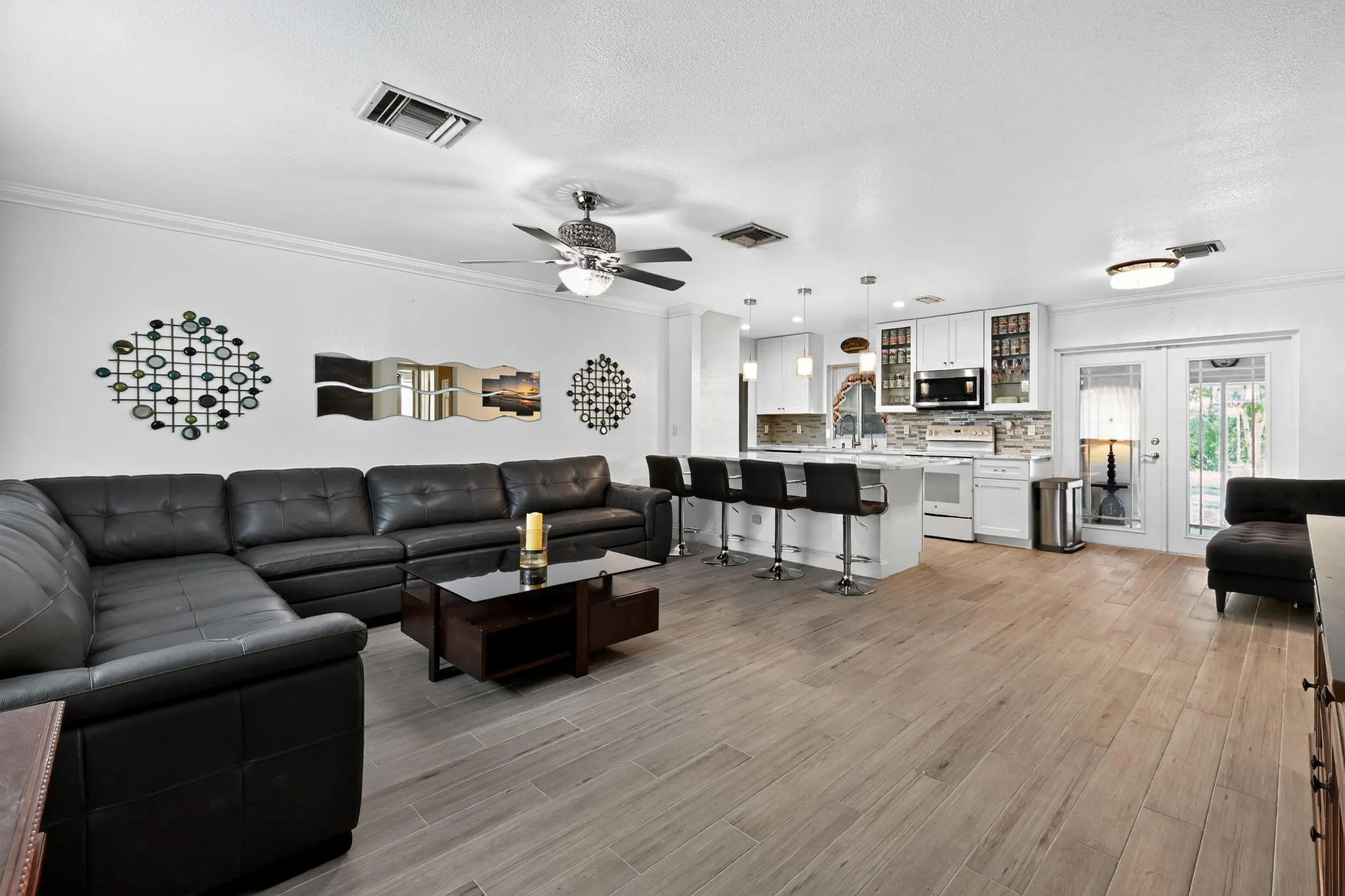 407 Highwood Circle