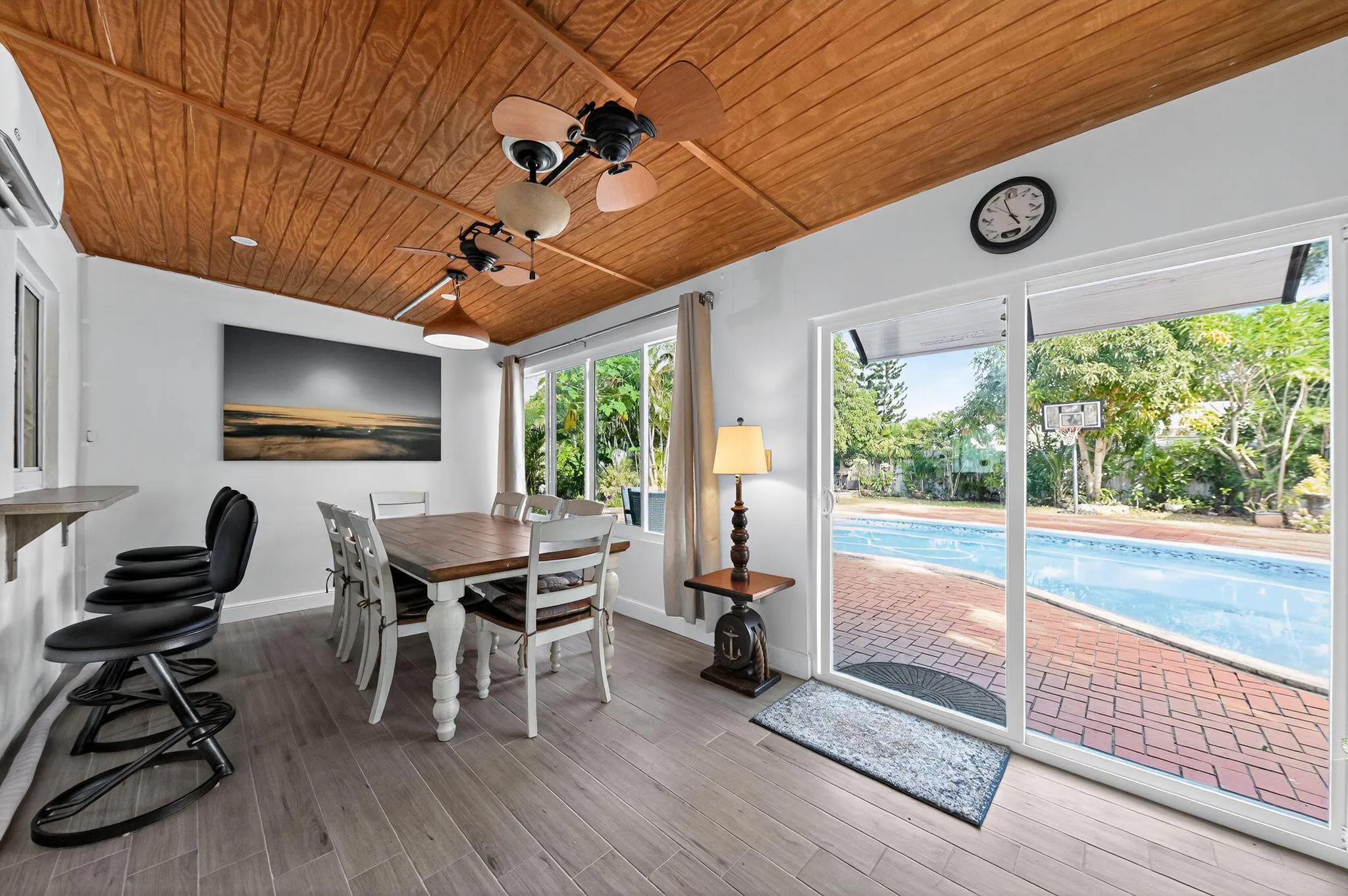 407 Highwood Circle