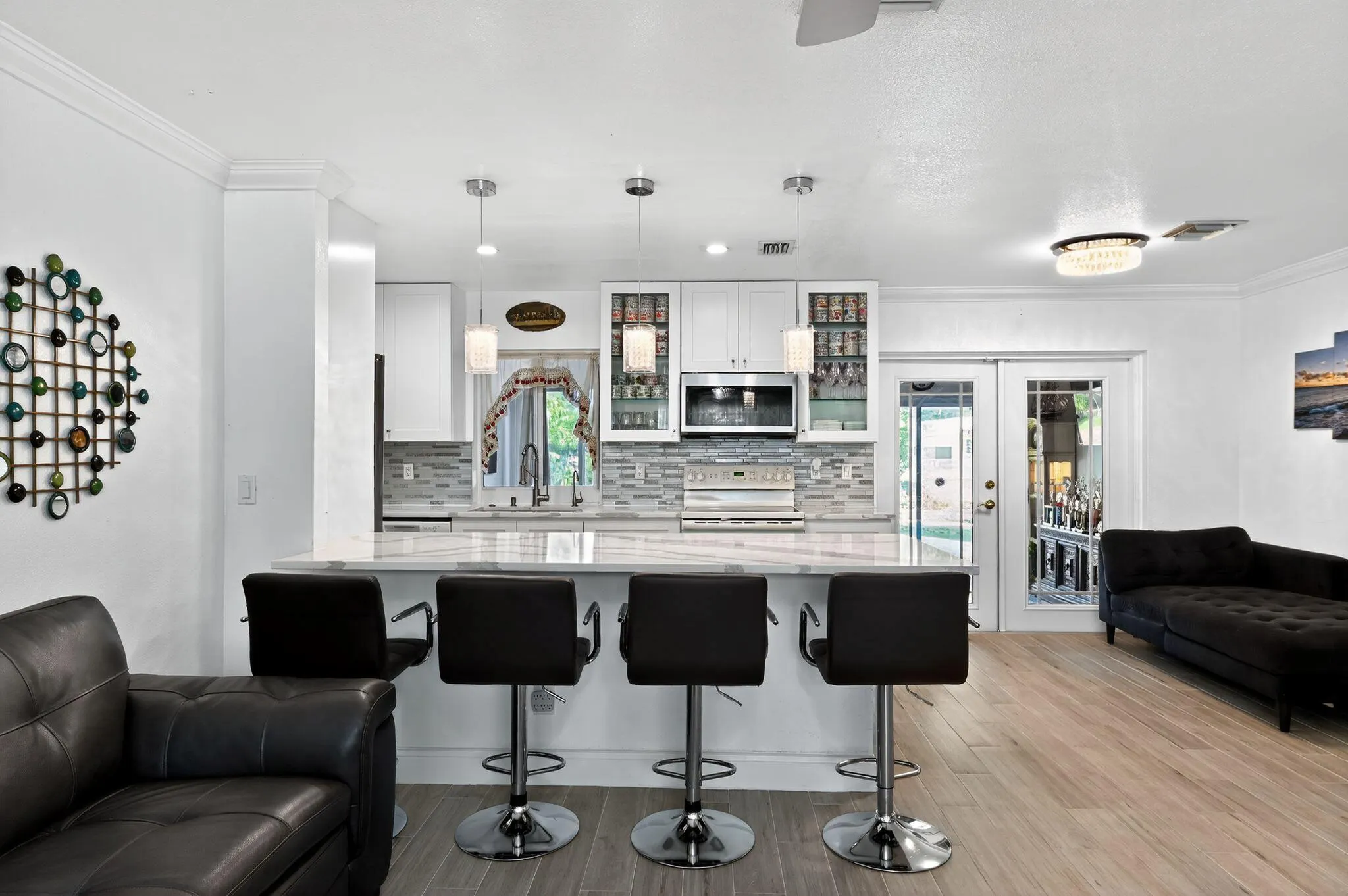407 Highwood Circle