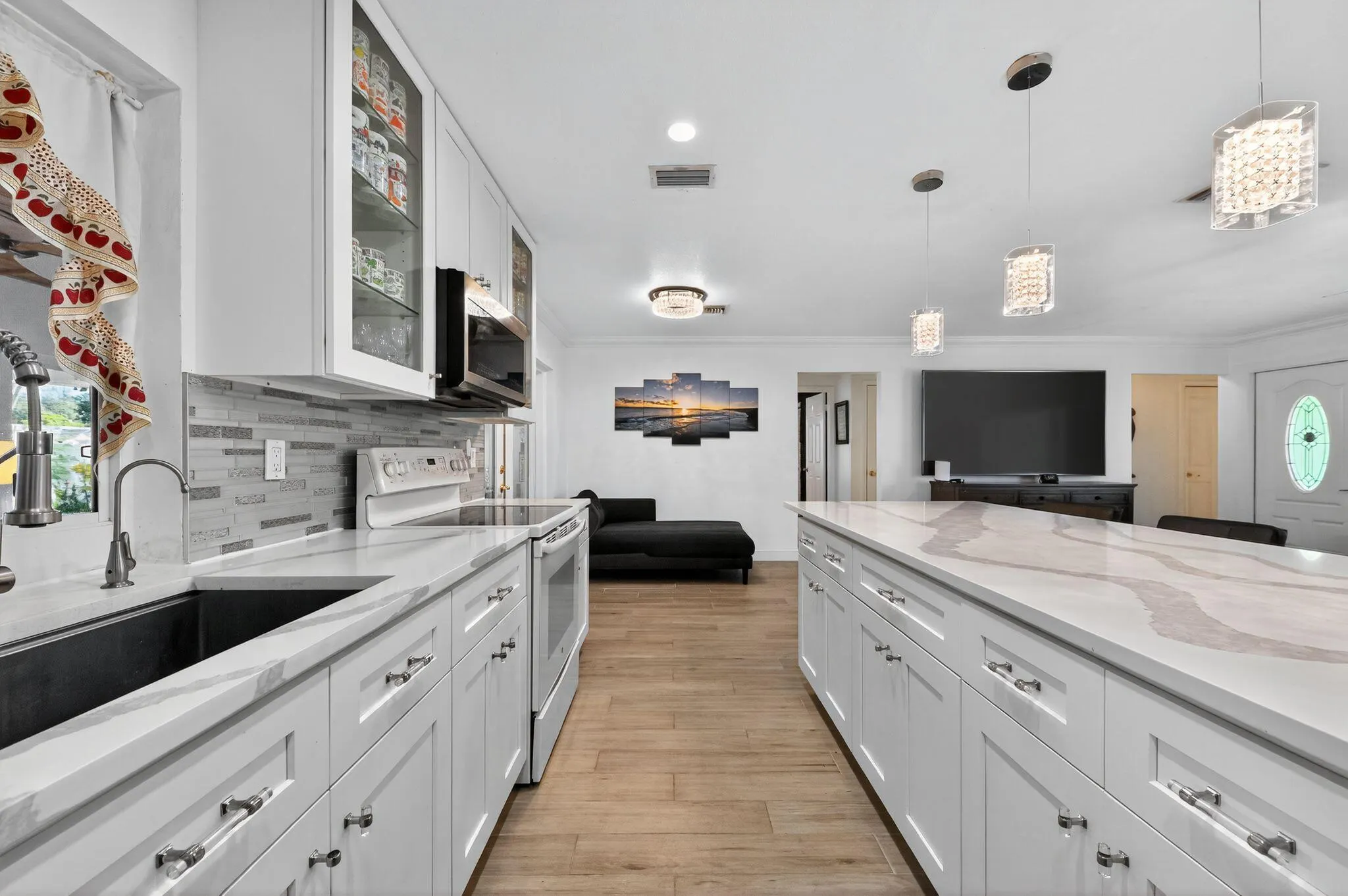407 Highwood Circle