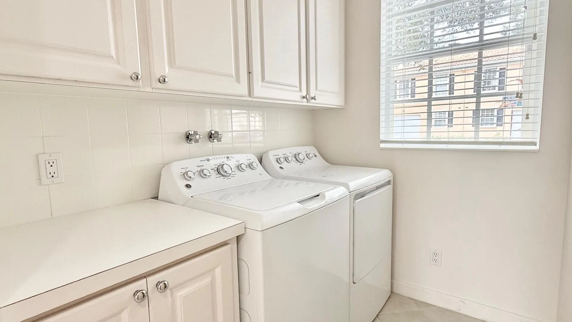 2006 W Tigris Drive
