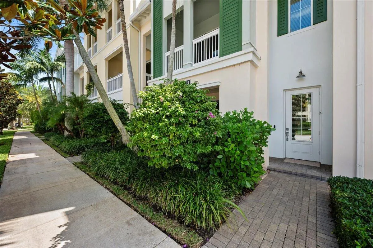 7114 Edison Place