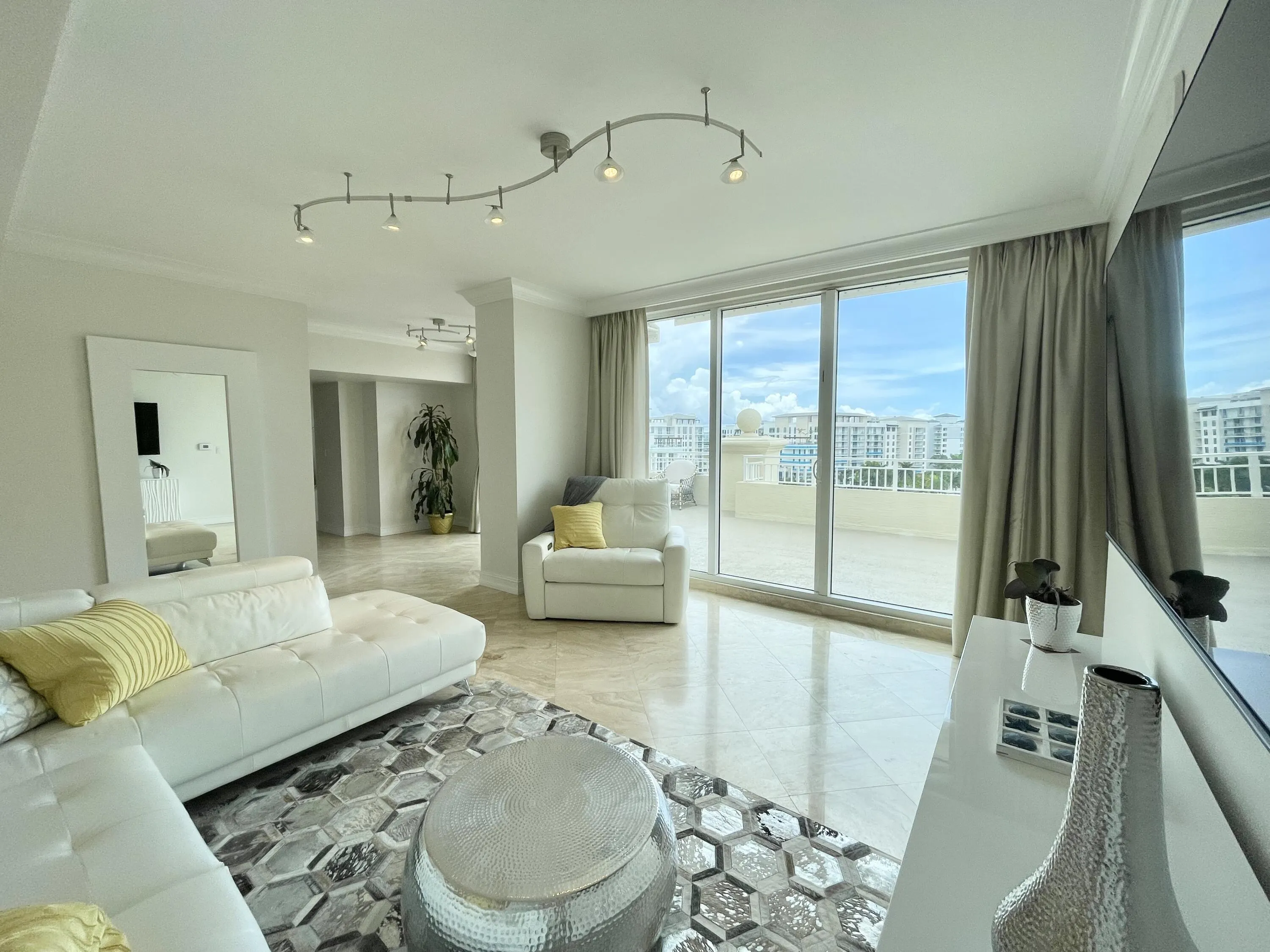 99 SE Mizner Boulevard, #Ph29