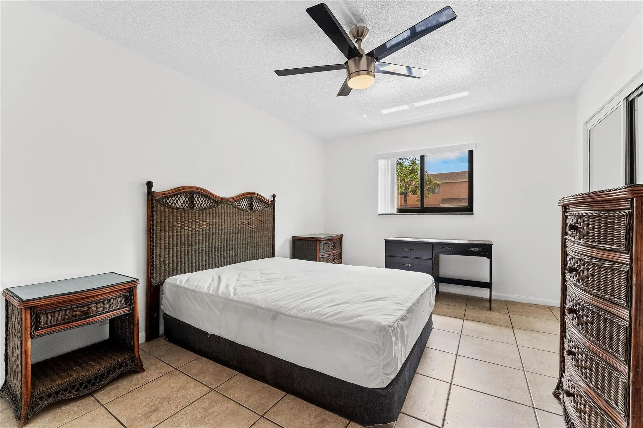 50 SE 12th Street, #1600