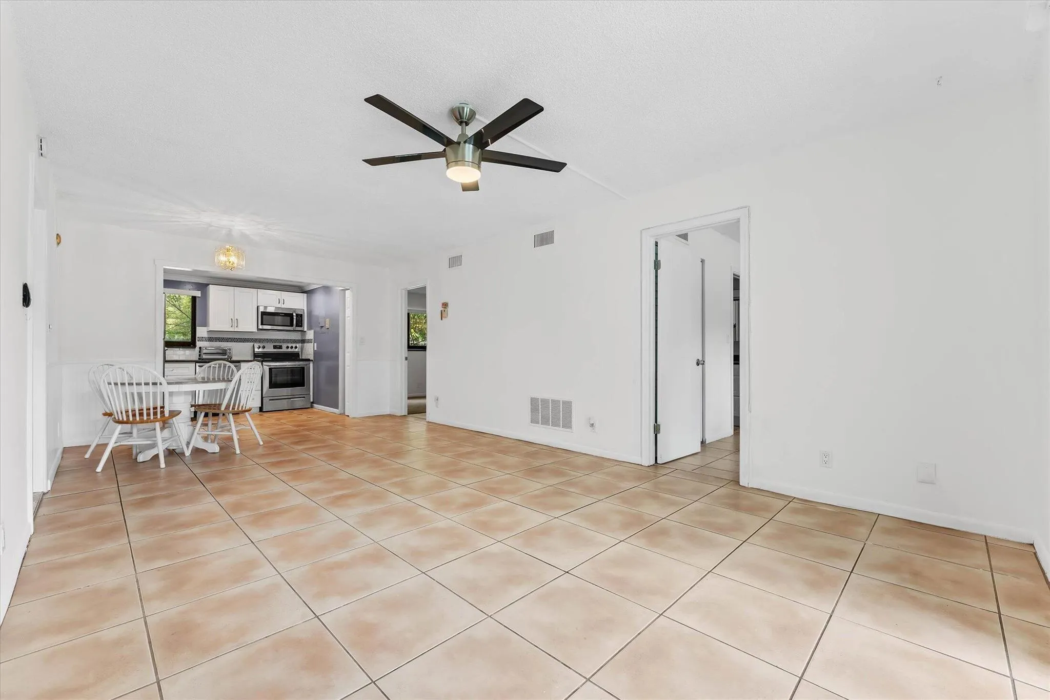 50 SE 12th Street, #1600