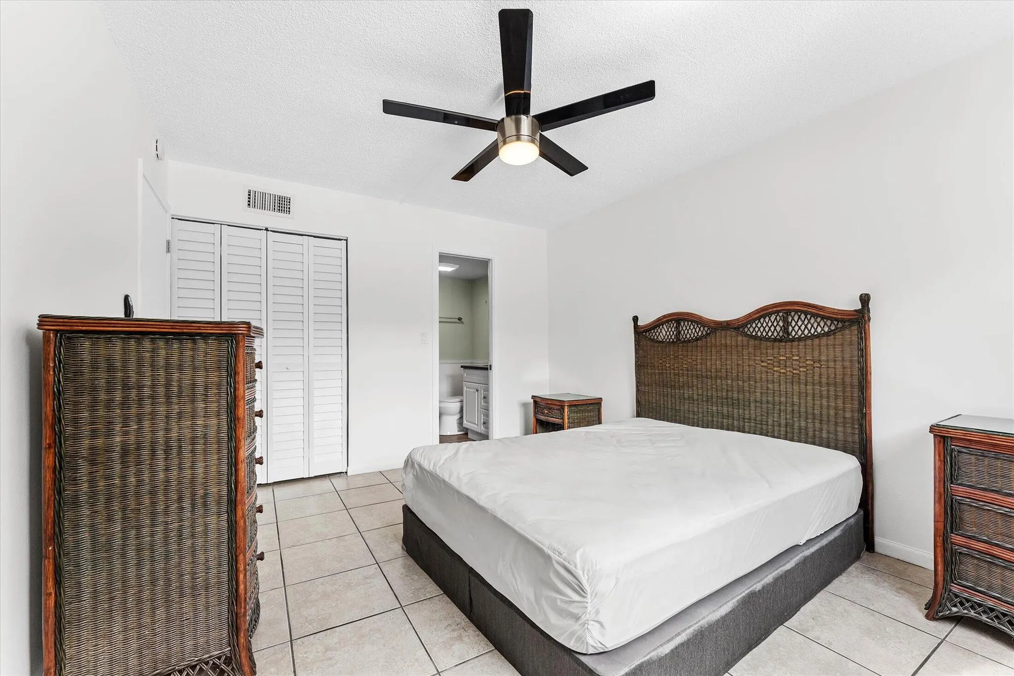 50 SE 12th Street, #1600
