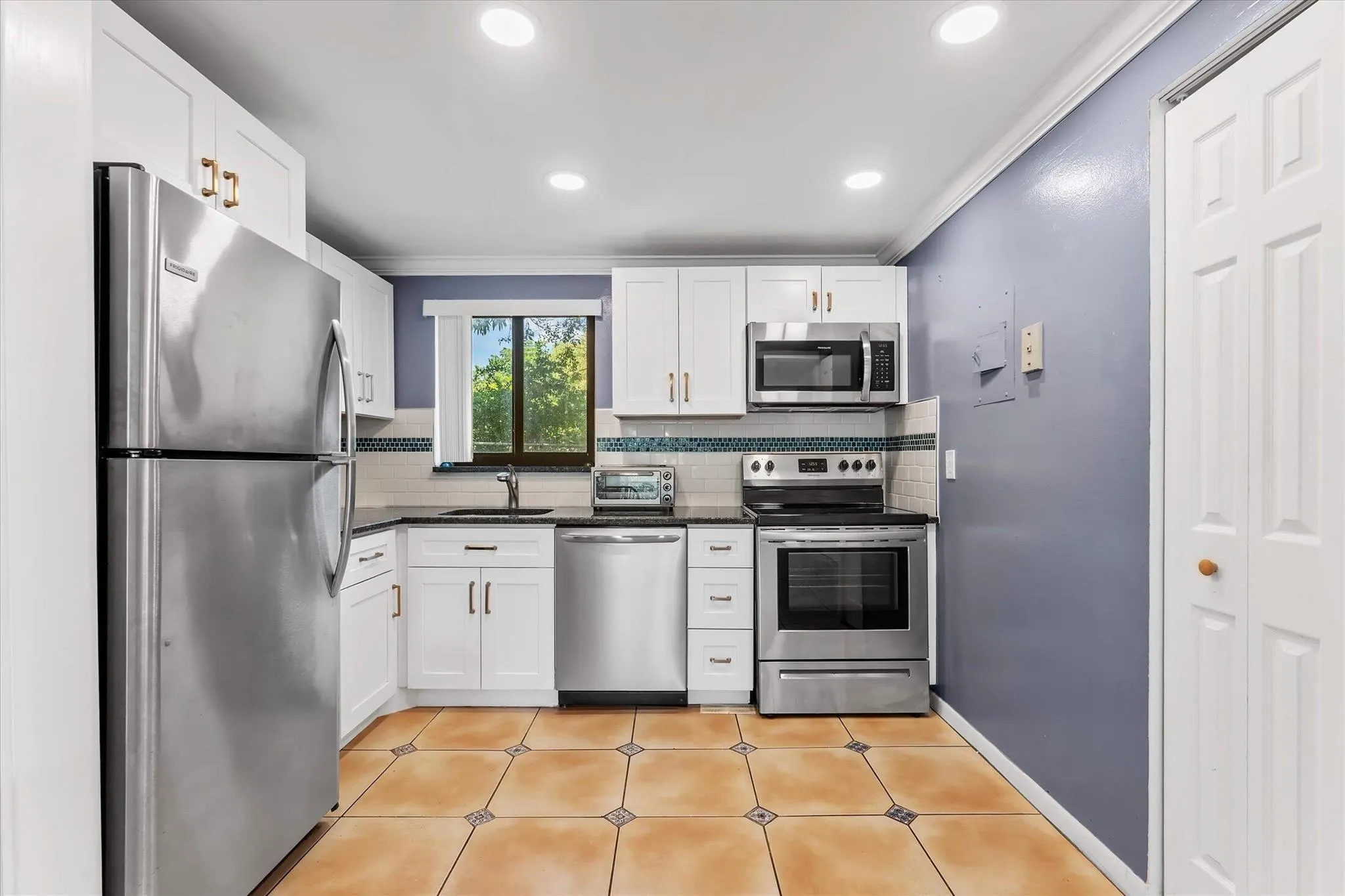 50 SE 12th Street, #1600