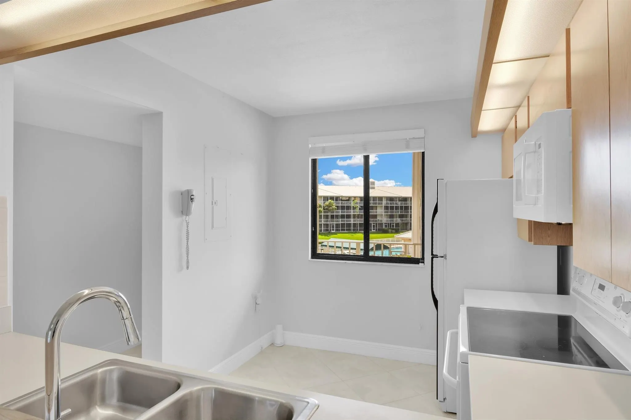 6133 Balboa Circle, #304