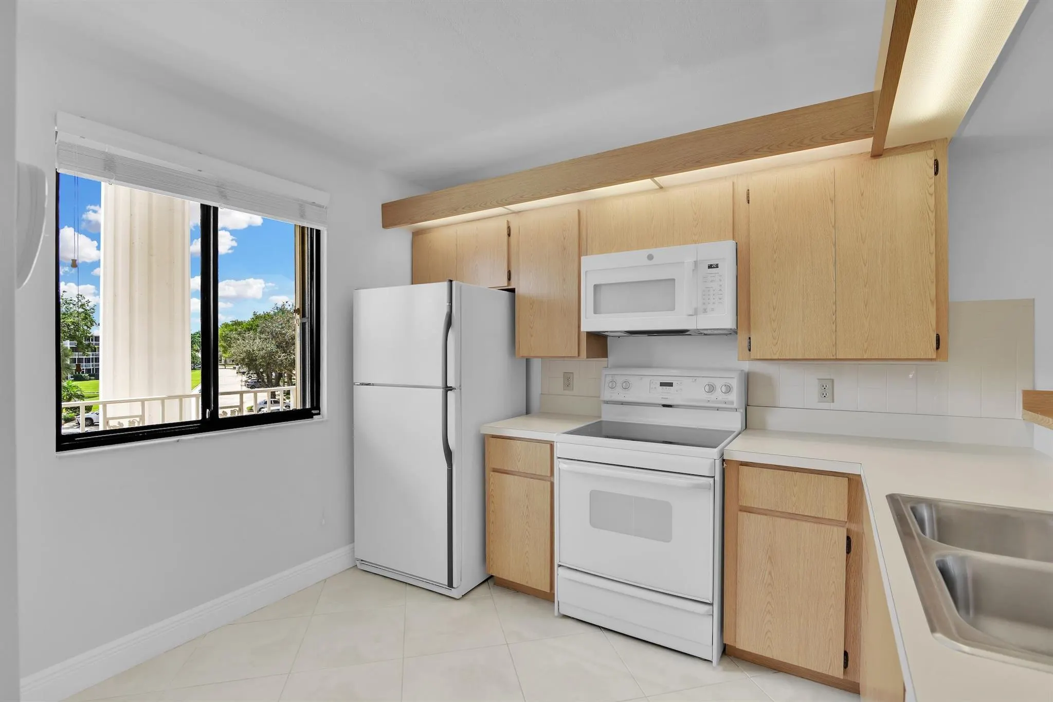 6133 Balboa Circle, #304