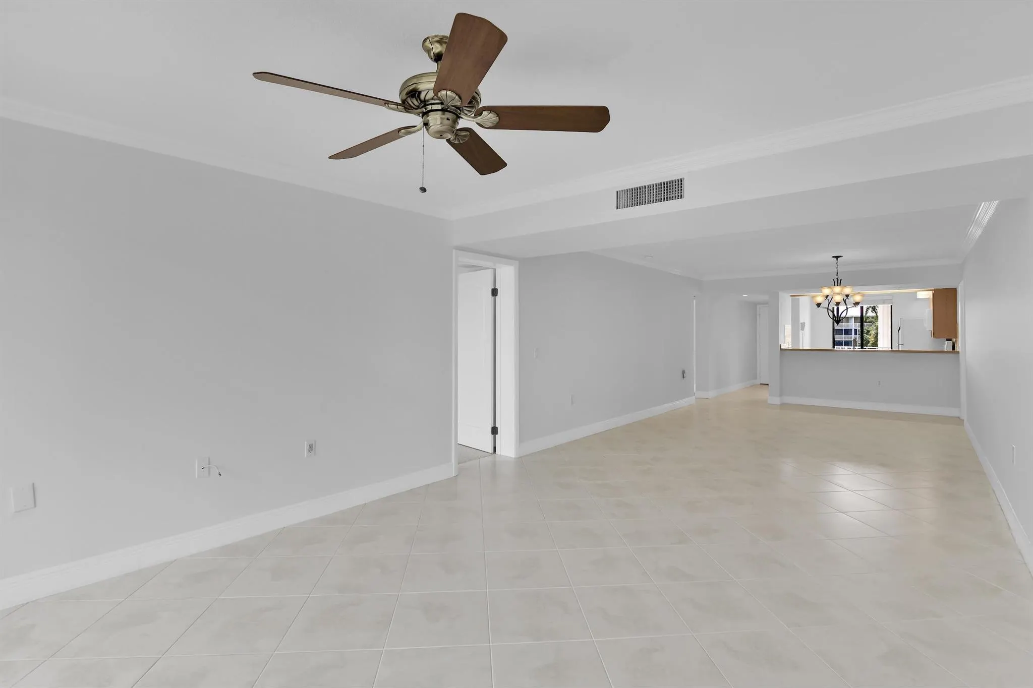 6133 Balboa Circle, #304