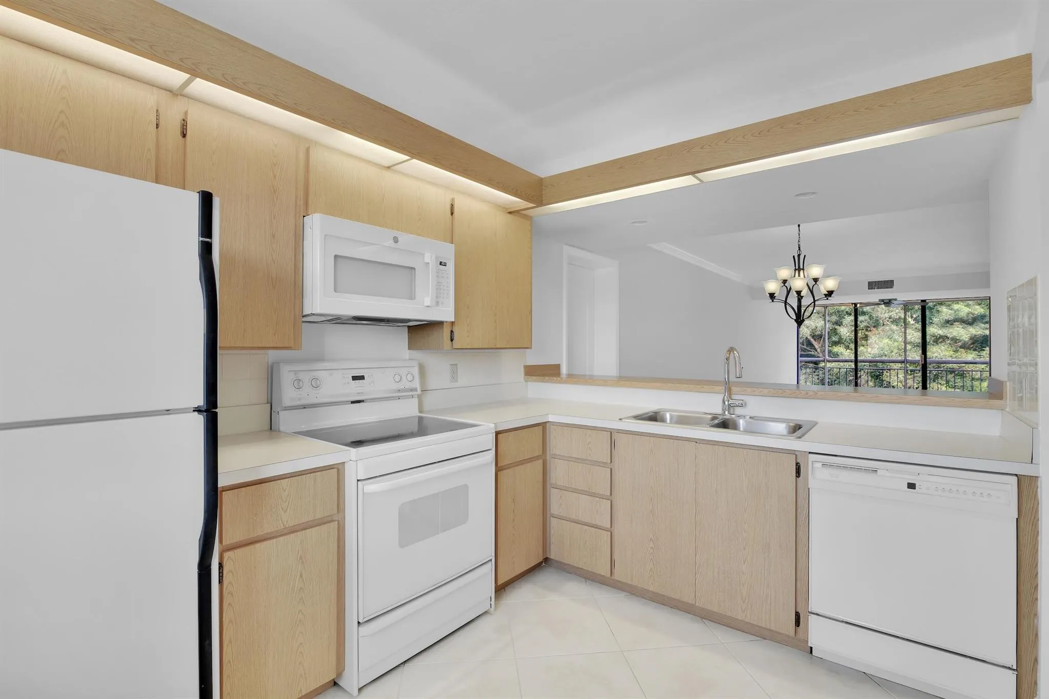 6133 Balboa Circle, #304