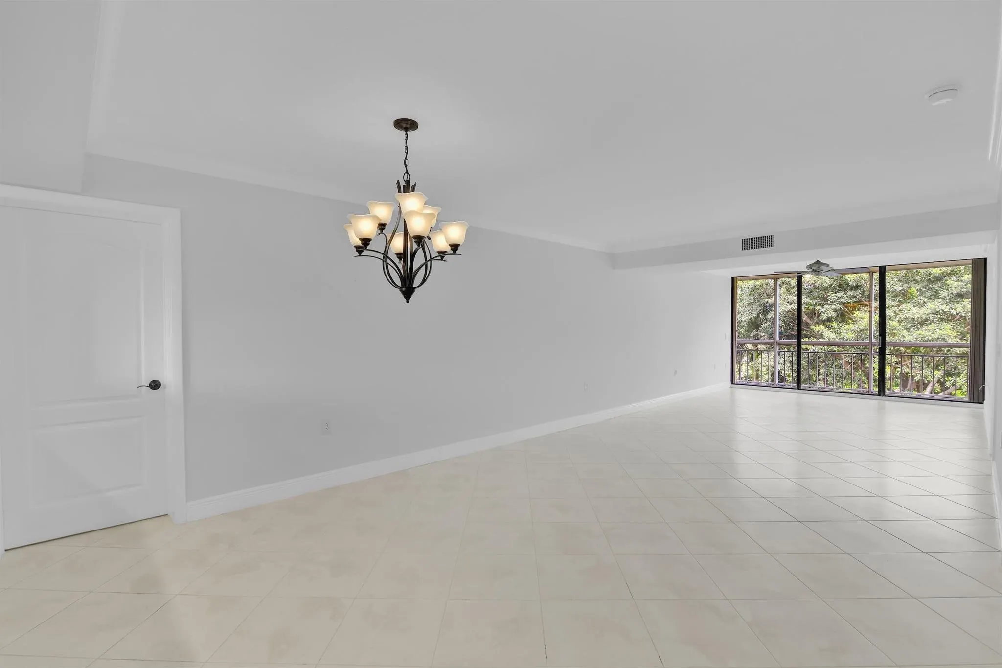 6133 Balboa Circle, #304