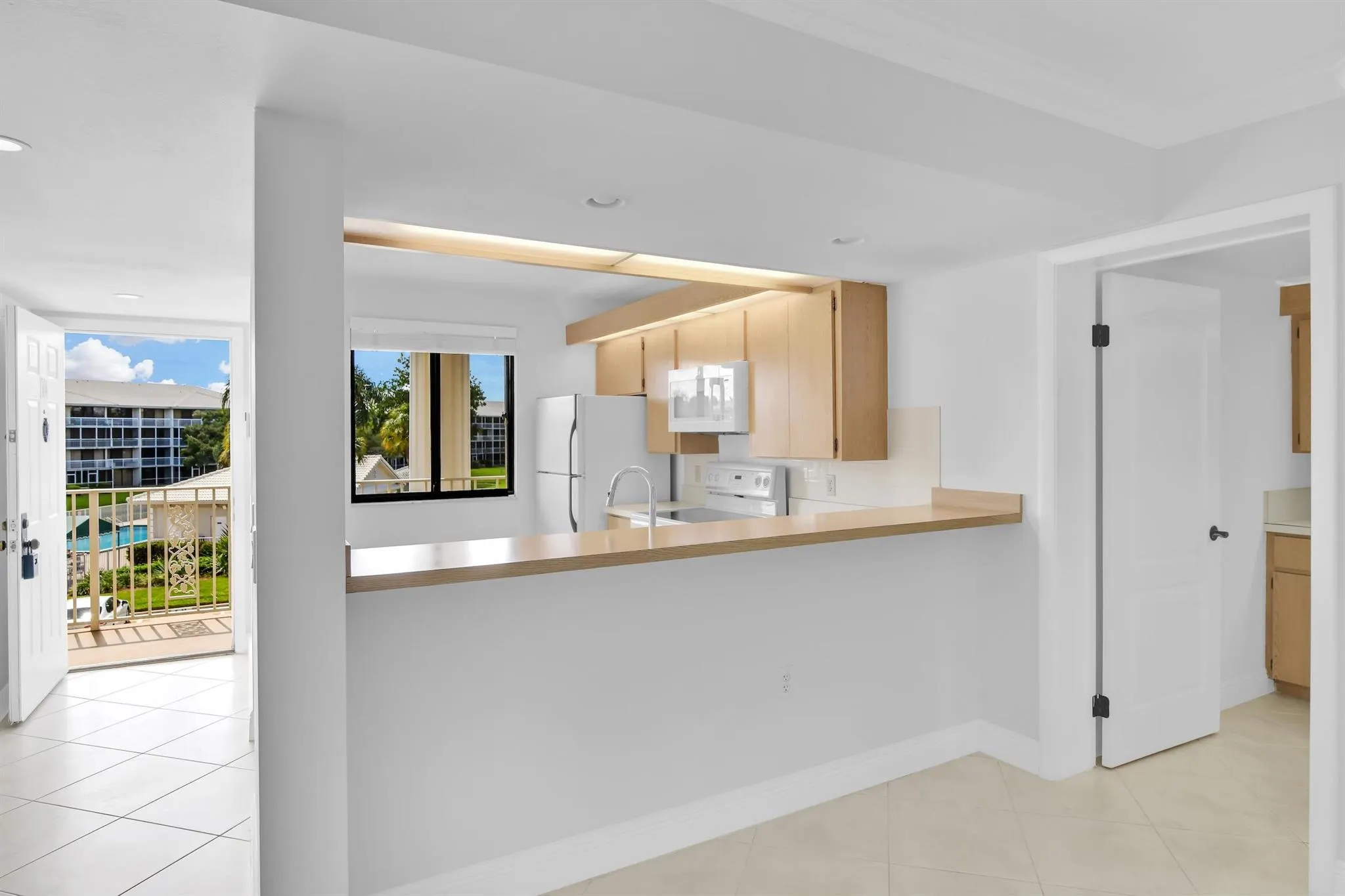 6133 Balboa Circle, #304