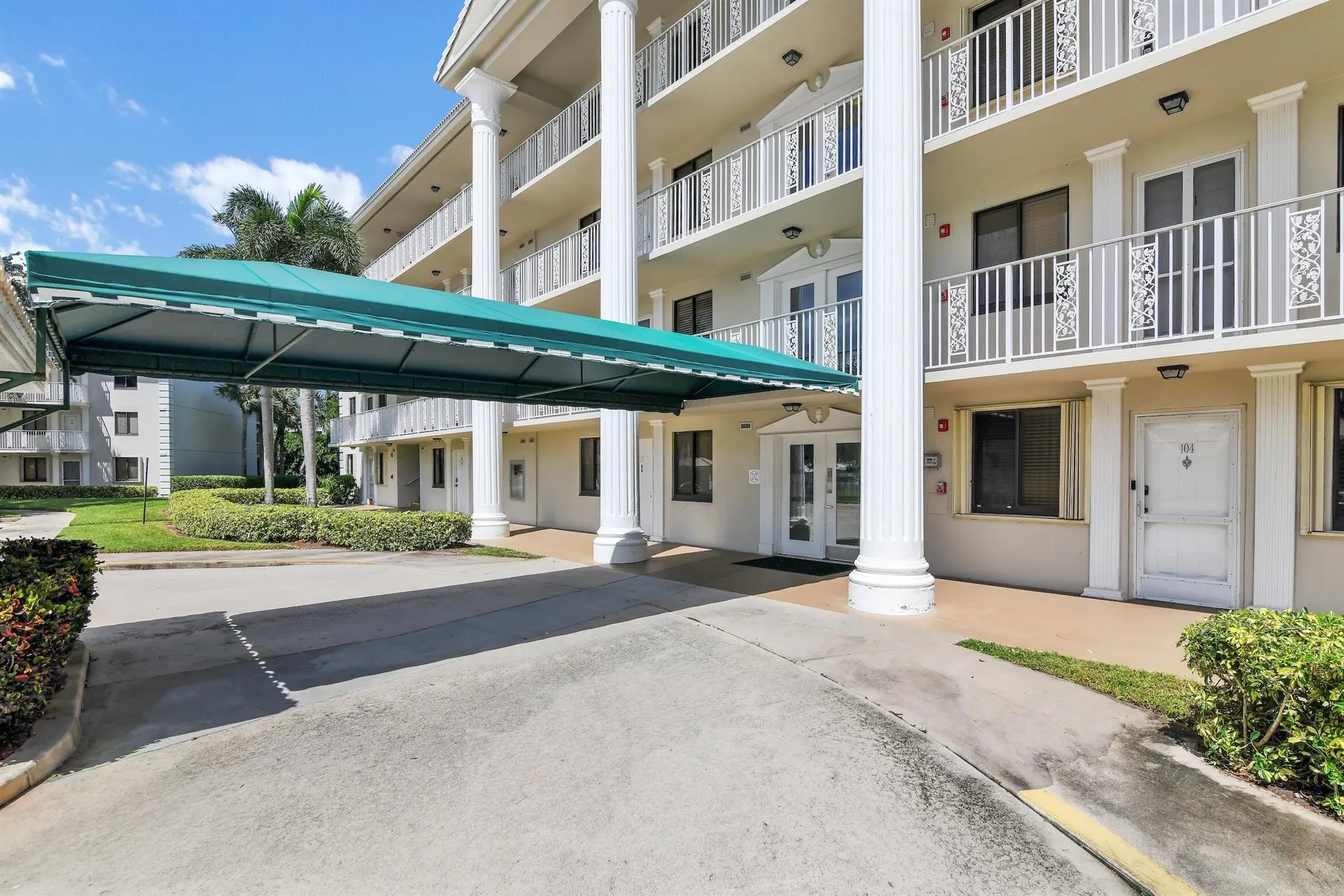 6133 Balboa Circle, #304