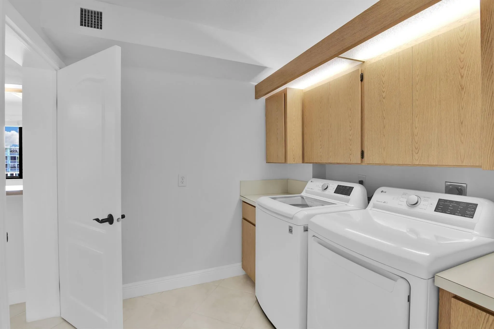 6133 Balboa Circle, #304