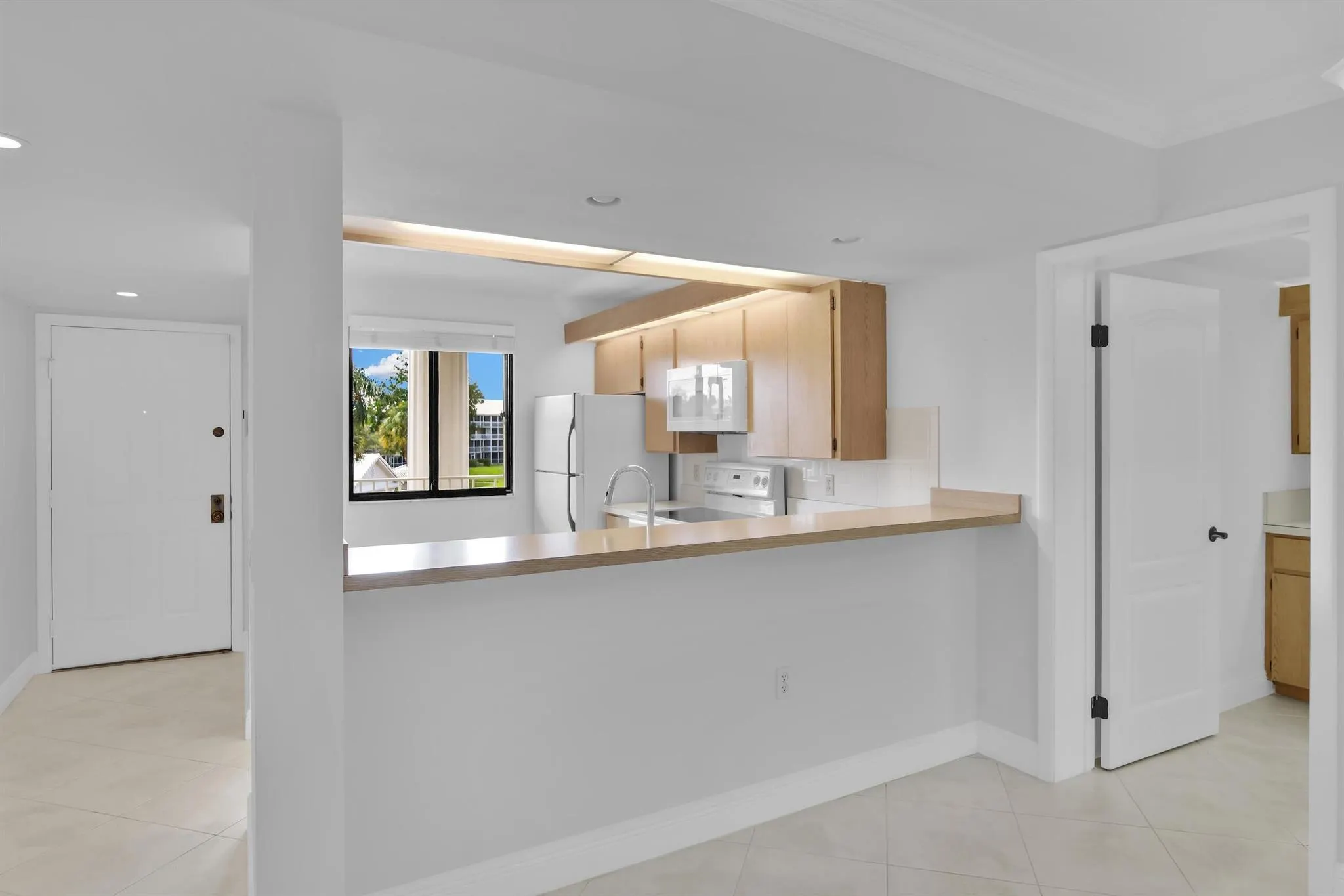 6133 Balboa Circle, #304