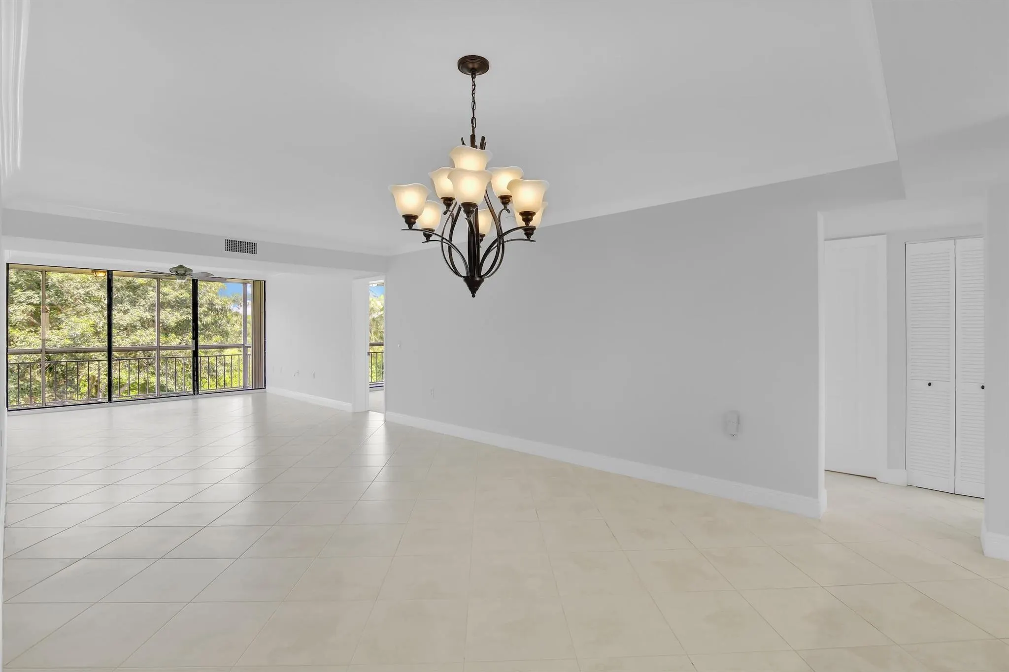 6133 Balboa Circle, #304