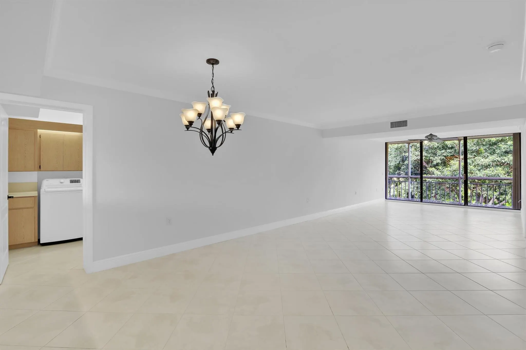 6133 Balboa Circle, #304