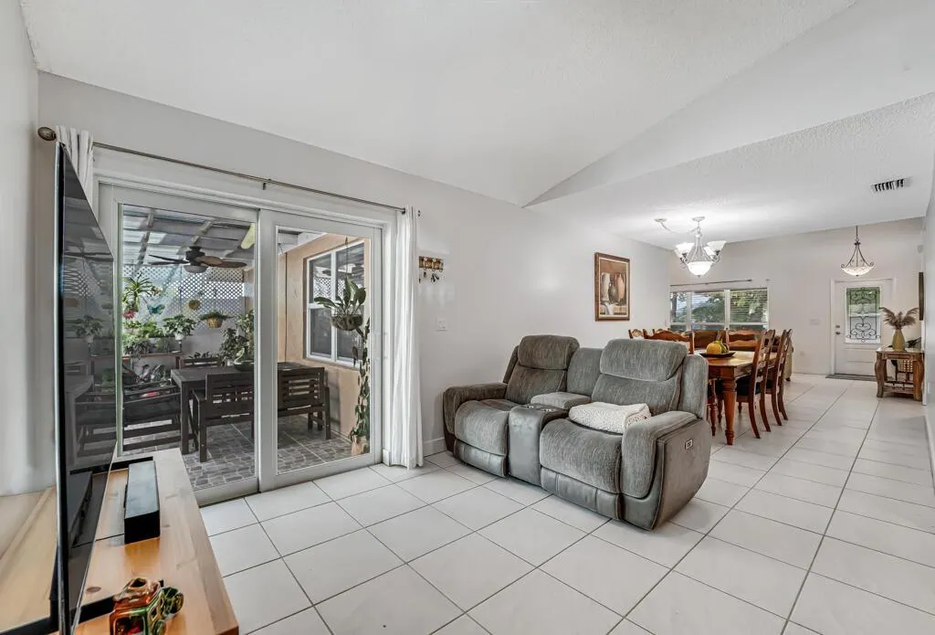610 NW 207th Avenue
