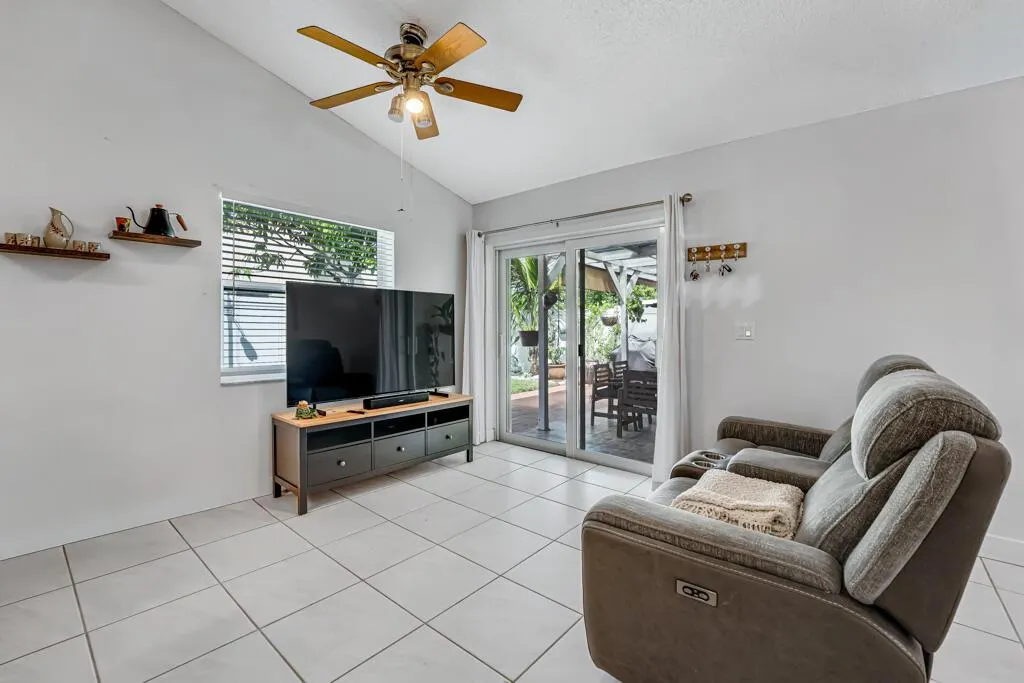 610 NW 207th Avenue