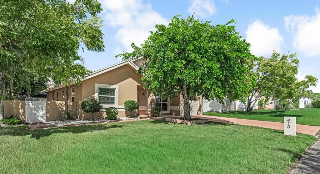 610 NW 207th Avenue