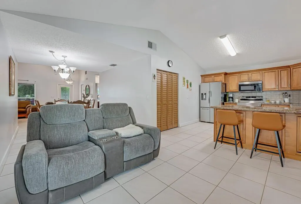 610 NW 207th Avenue