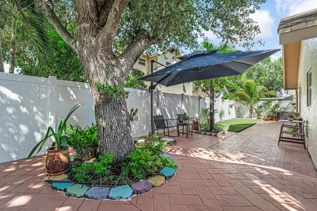 610 NW 207th Avenue