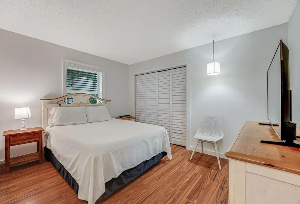 610 NW 207th Avenue