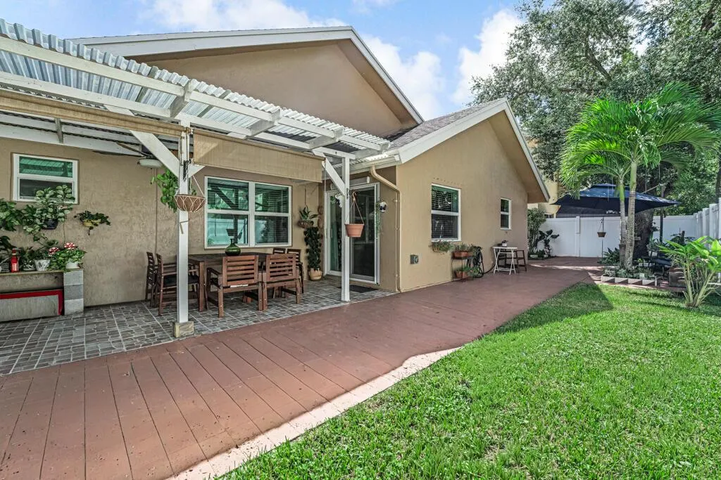 610 NW 207th Avenue