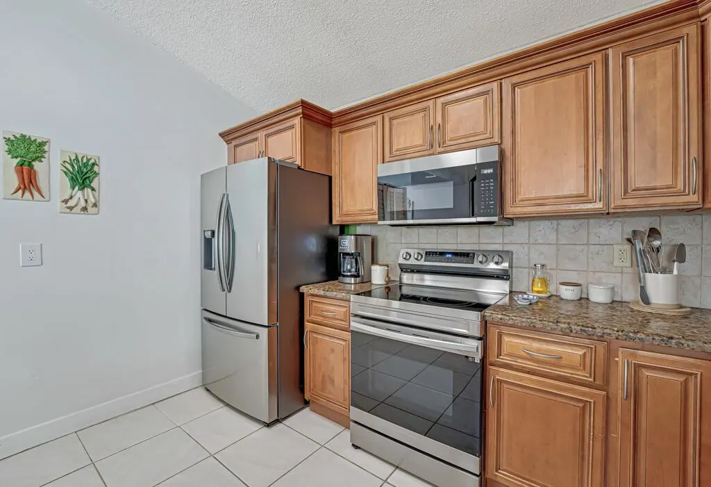 610 NW 207th Avenue