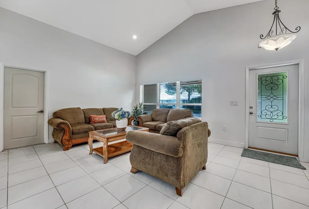 610 NW 207th Avenue