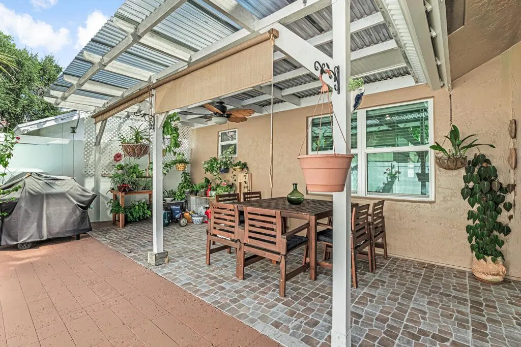 610 NW 207th Avenue