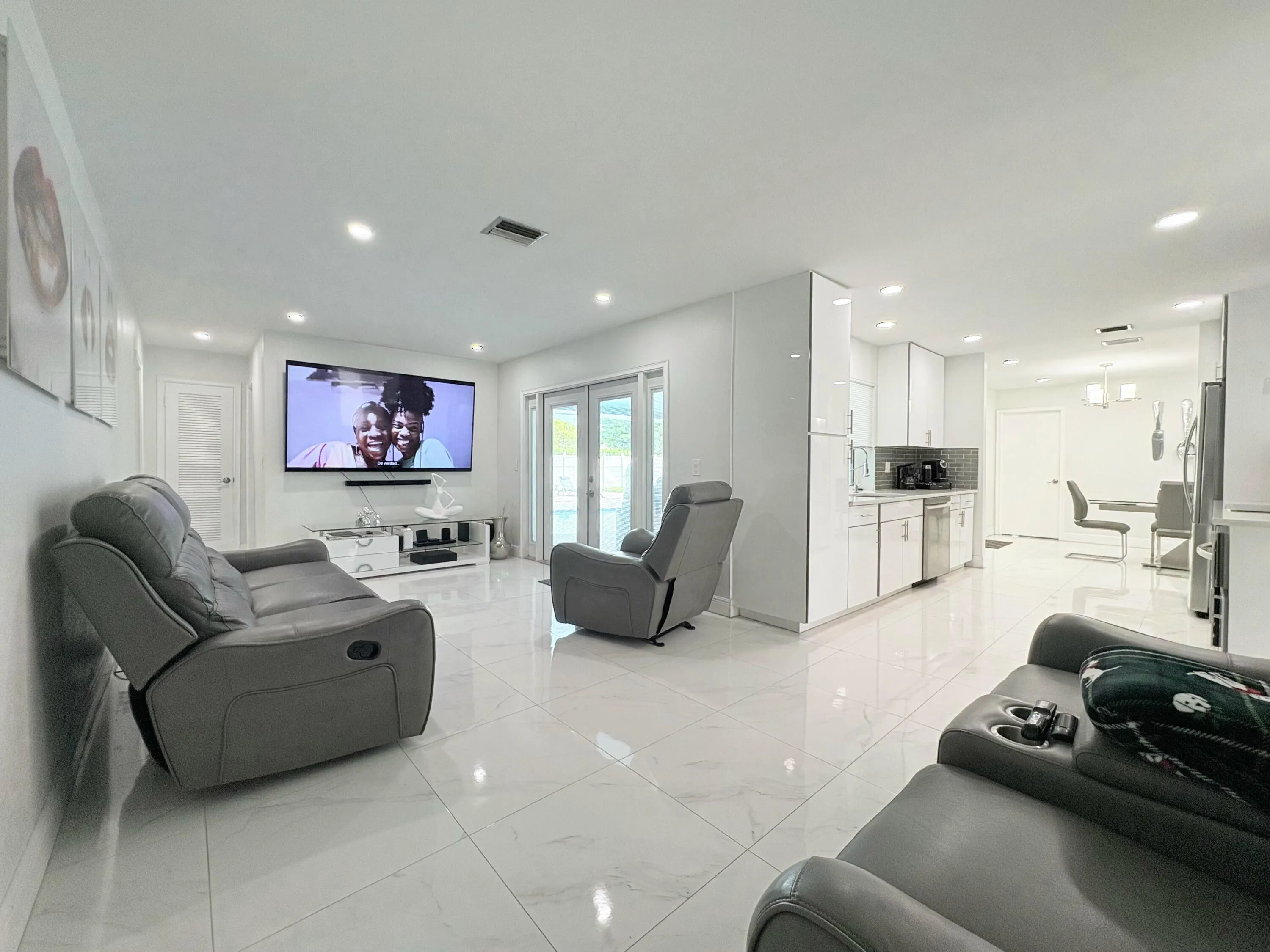 1861 Caribbean Road W