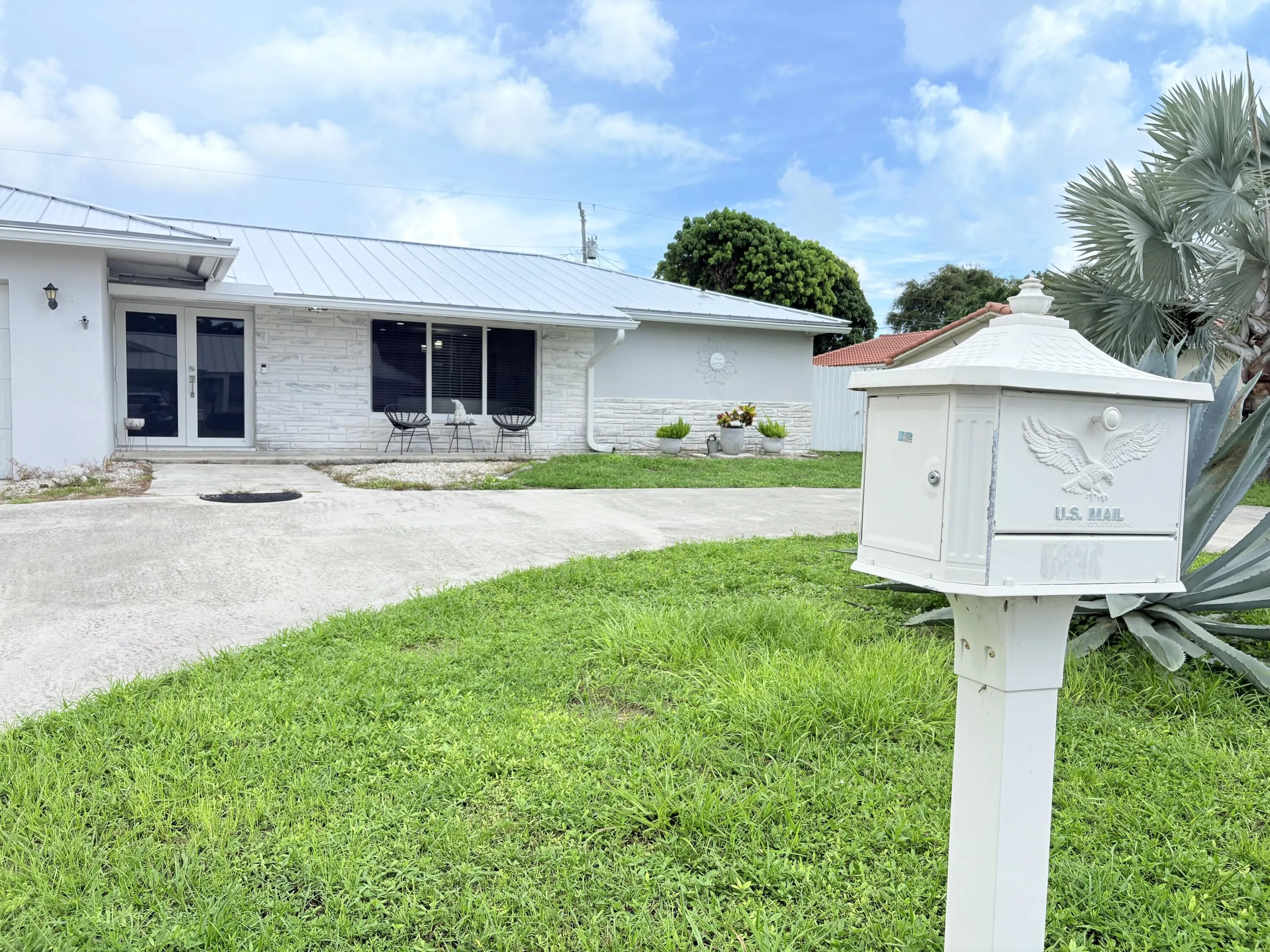 1861 Caribbean Road W