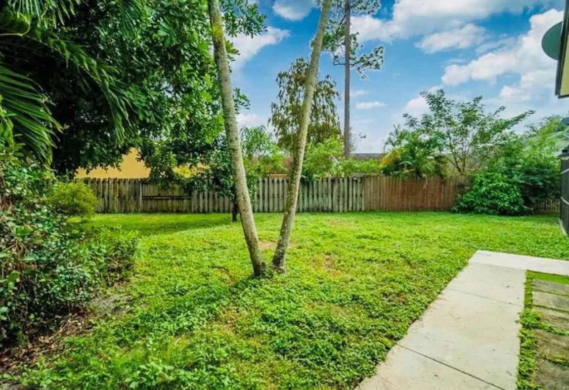 1317 Periwinkle Place