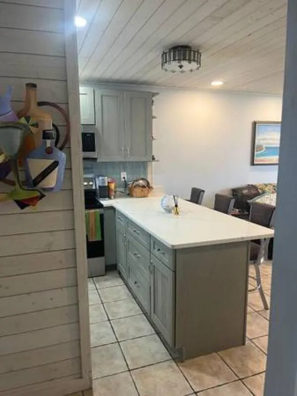 1116 Lake Terrace, #105