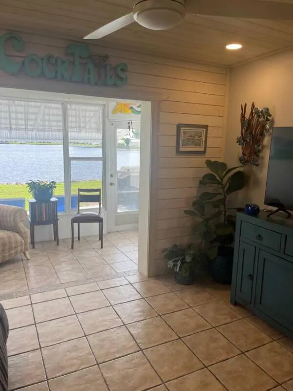1116 Lake Terrace, #105