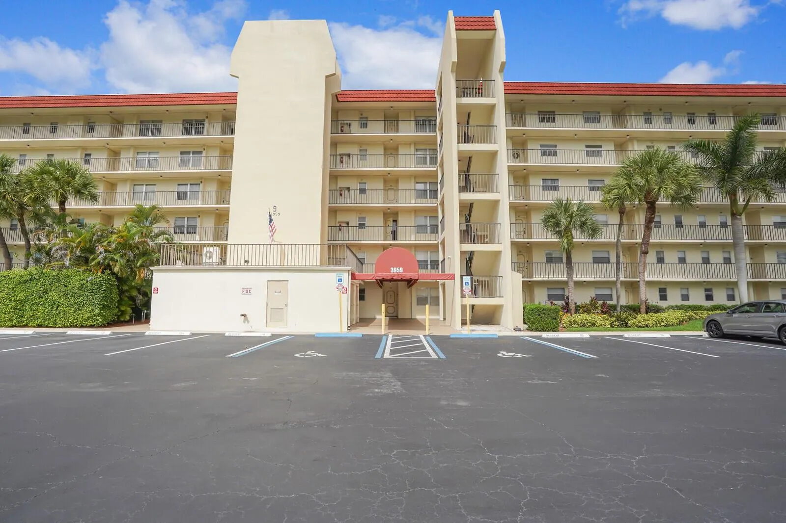 3959 Via Poinciana, #503
