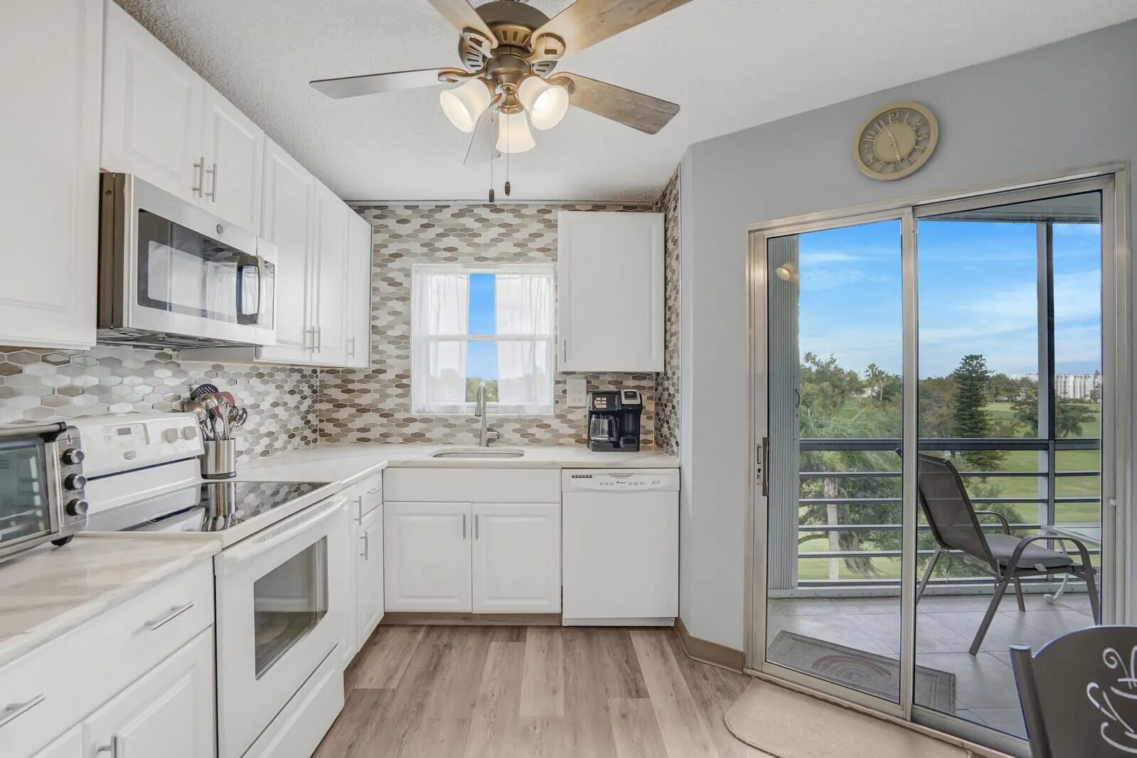 3959 Via Poinciana, #503