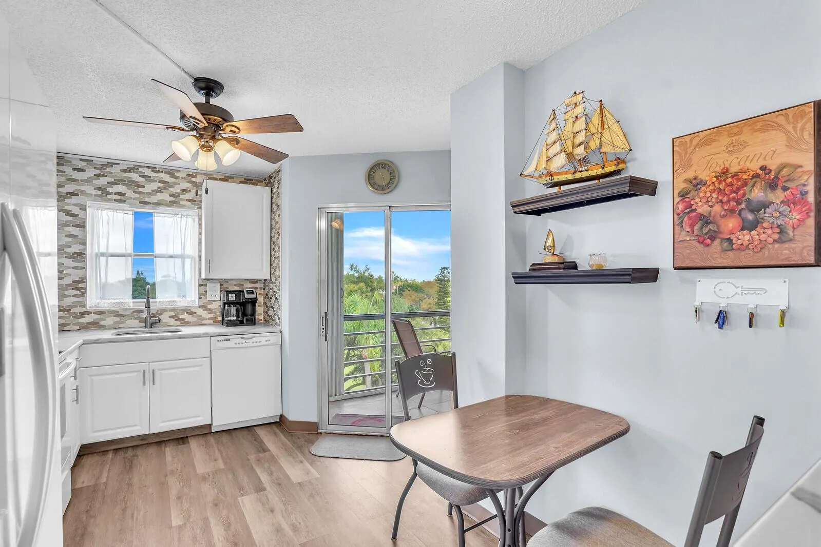 3959 Via Poinciana, #503