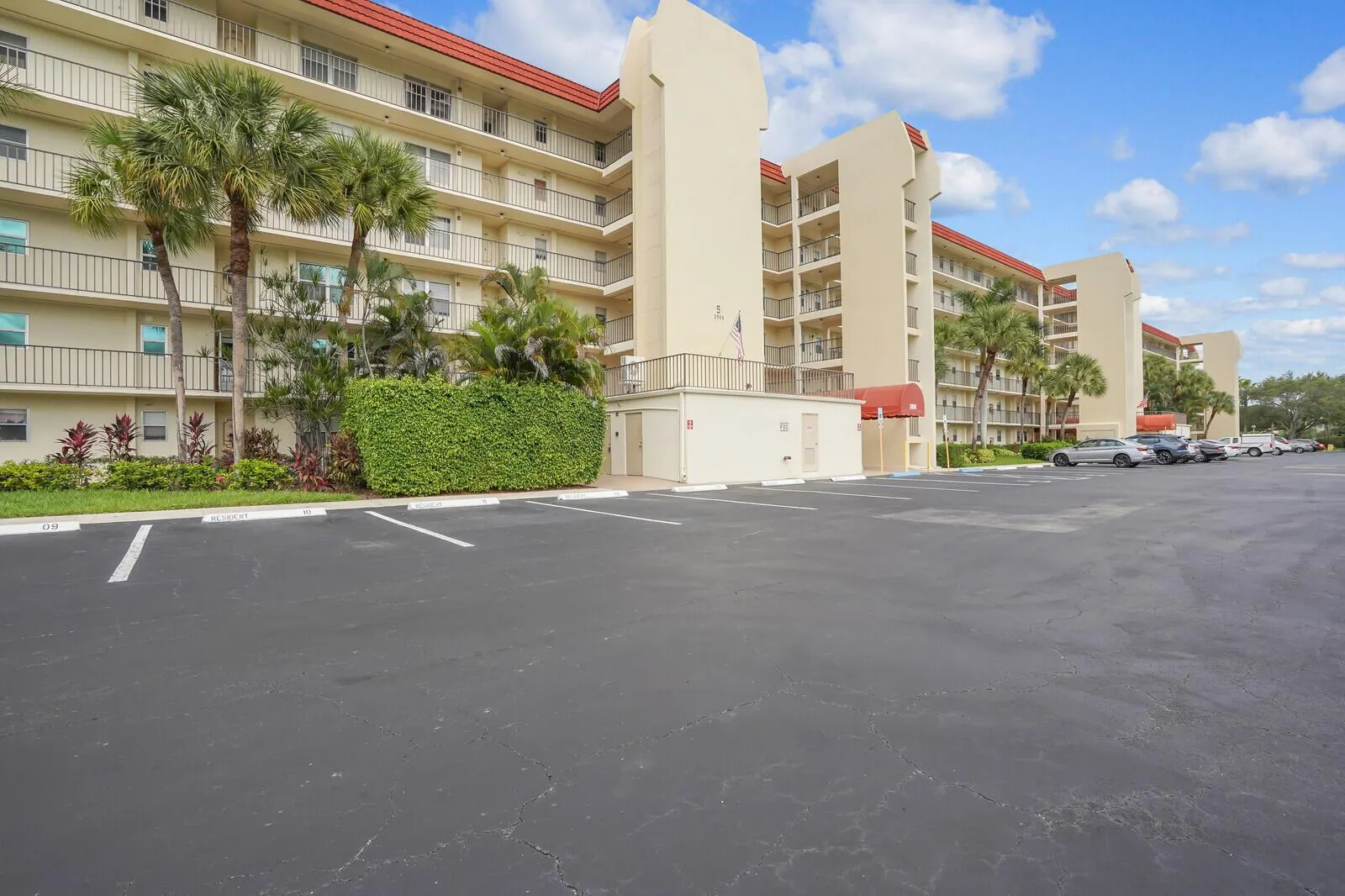 3959 Via Poinciana, #503