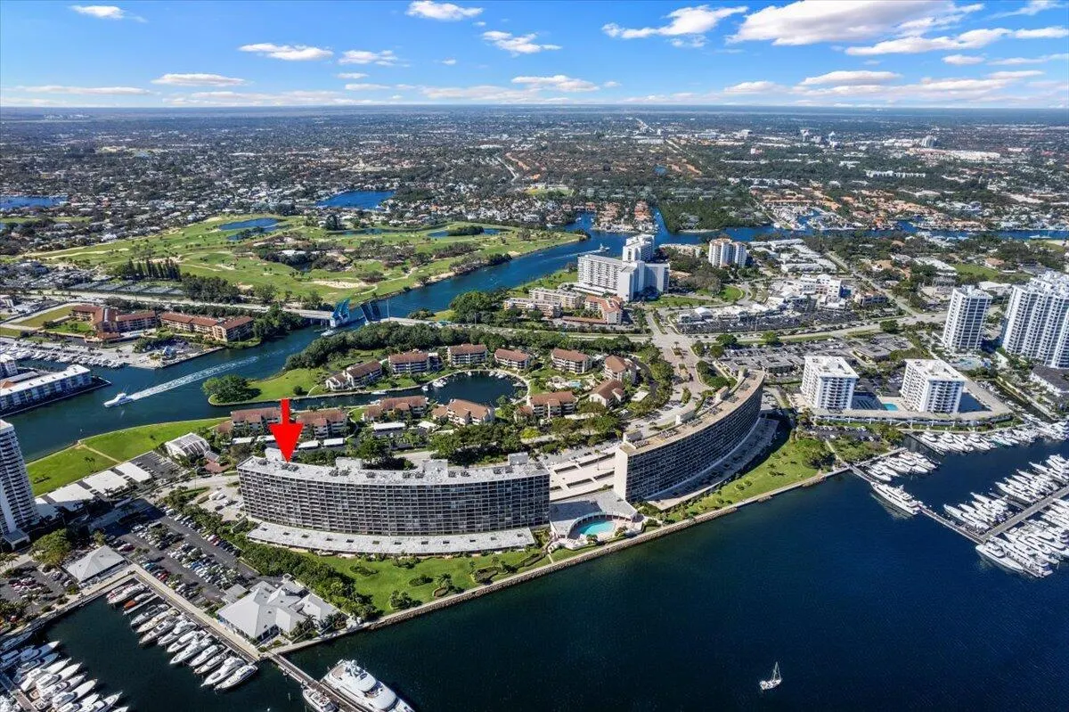 120 Lakeshore Drive, #436