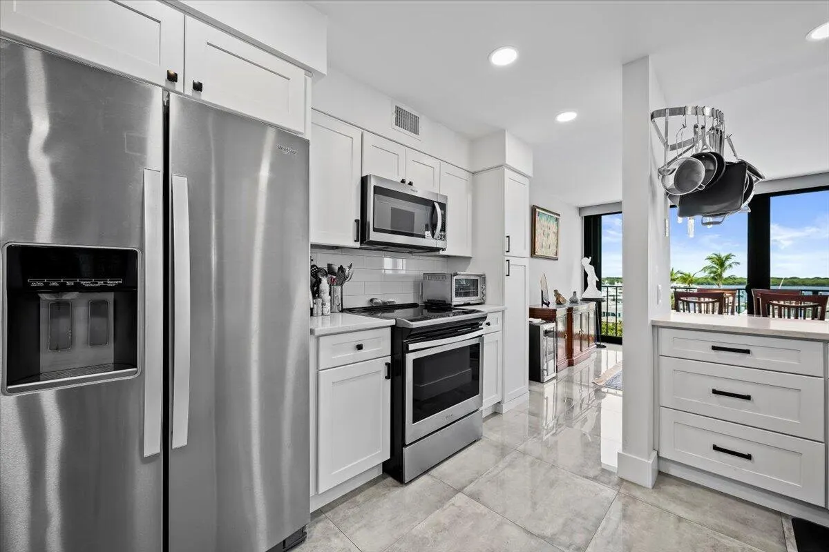 120 Lakeshore Drive, #436