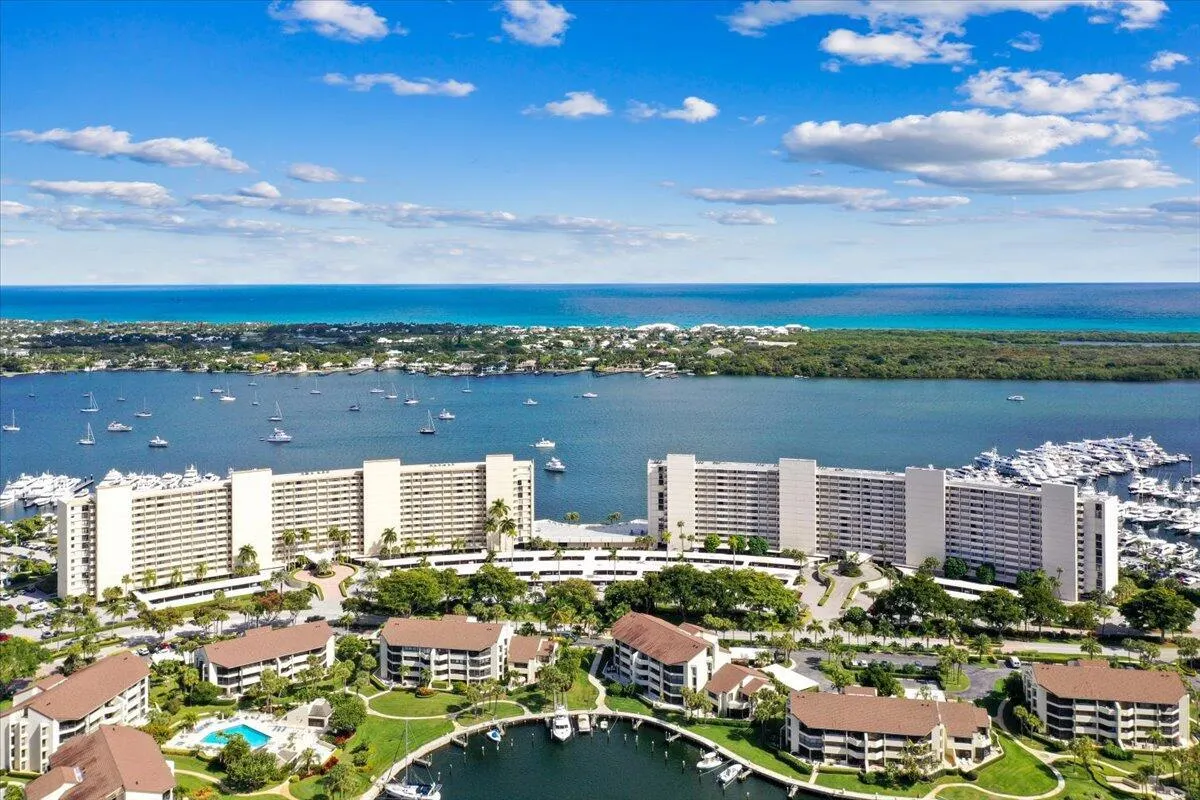 120 Lakeshore Drive, #436
