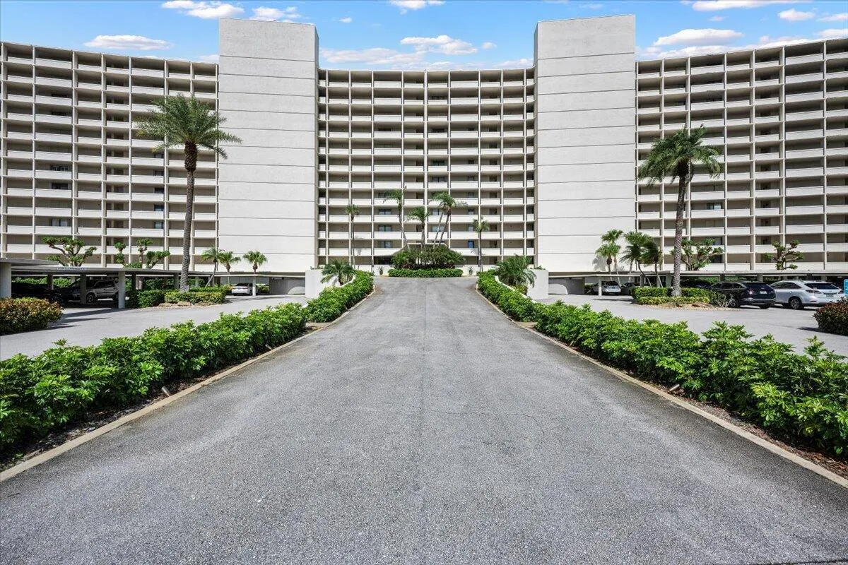120 Lakeshore Drive, #436