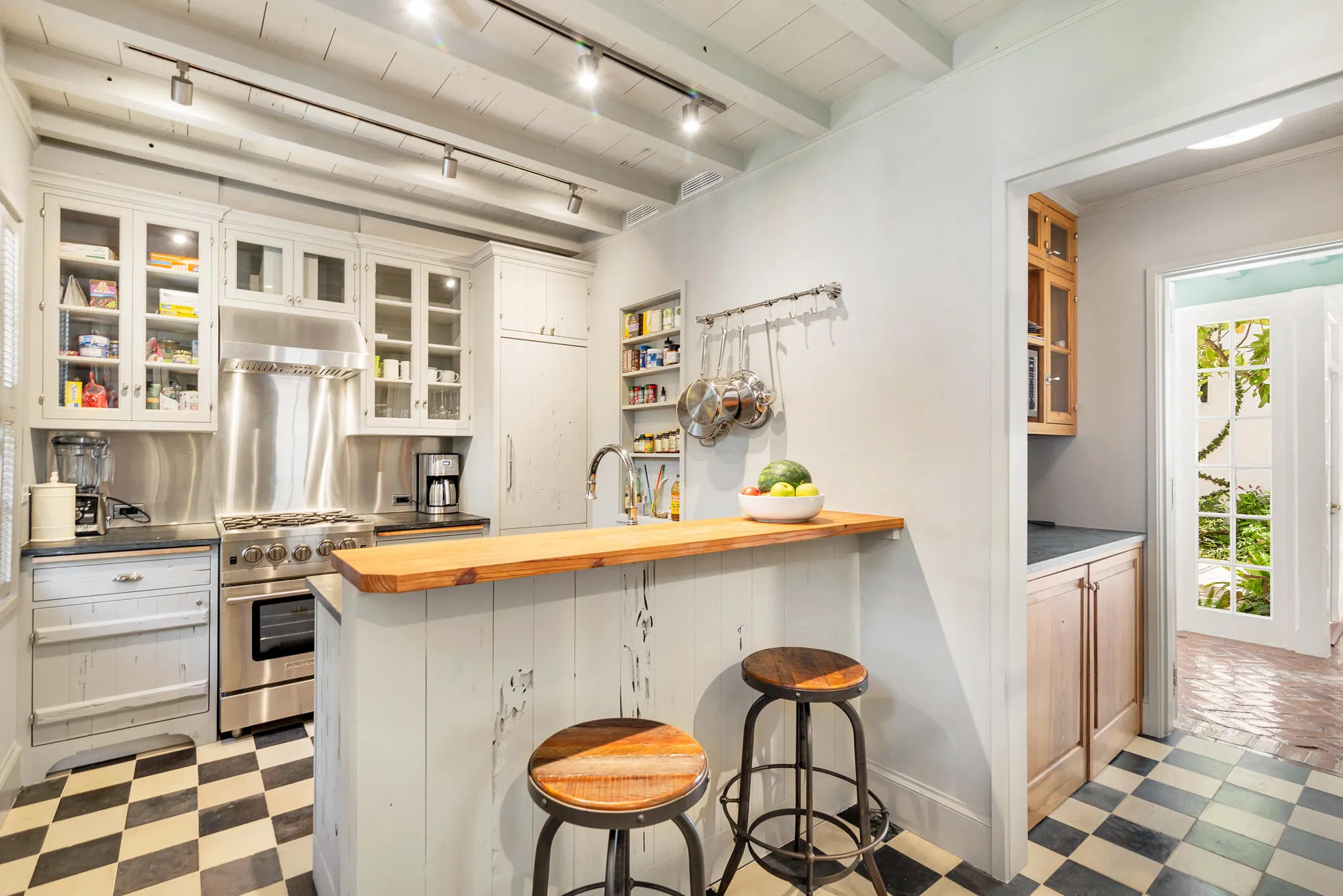 417 Peruvian Avenue, #1